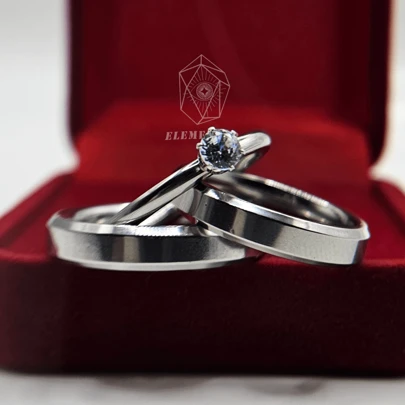 Par De Aliança De Namoro Aço Prata Chanfrada 4mm + Anel Solitário