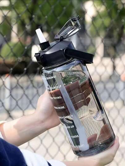 1 pezzo Tazza da acqua sportiva con cannuccia e capacità di 2 litri/67.63oz, bottiglia d'acqua trasparente con scala e manico - bottiglia d'acqua sportiva per fitness, sport all'aperto e corsa - tazza di plastica portatile per uomini, donne e studenti