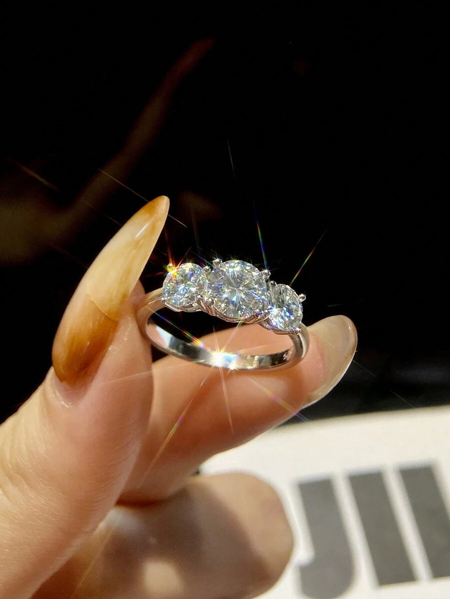 1枚总重2克拉的三石莫桑石订婚戒指，S925纯银简约浪漫戒指，永恒戒指，结婚周年纪念戒指，奢华珠宝礼品 - 銀色 - 查看 1