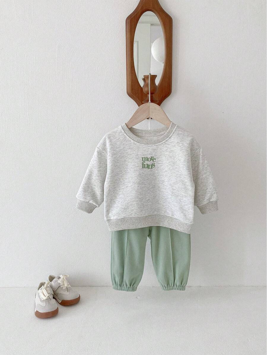 Set de 2 piezas de ropa deportiva informal para niños pequeños con sudadera de manga larga con estampado de letras y pantalones jogger, para otoño - Multicolor - Ver 1