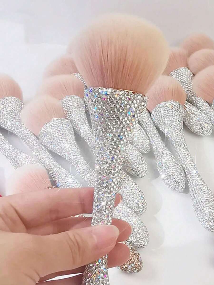 1 pieza Brocha de polvo de arco plano, mango con incrustaciones de rhinestone, cerdas sintéticas, brocha de polvo profesional adecuada para polvos sueltos y base líquida, viene con un set de brochas