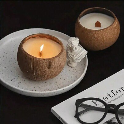 Velas perfumadas de cáscara de coco natural, de fragancia elegante y suave a leche de coco, ideales para bodas, decoraciones navideñas, regalos de cumpleaños, souvenirs y pequeños obsequios, decoración de mesas y habitaciones, y como elementos de utilería para fotografía.