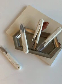 1 pieza Tijeras pequeñas en forma de U de acero inoxidable para uso doméstico, costura, manualidades, 1 pieza Tijeras de resorte en forma de U para el hogar para cortar hilos de ropa de punto de cruz y costura