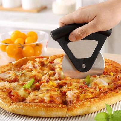 سكين قاطع دائري من الستانلس ستيل للبيتزا قطعة واحدة، تستخدم للكعك والخبز والفطائر - أداة خبز للمطبخ مع قرص العجلات، مناسبة لأدوات خبز المطبخ المنزلي وأدوات خبز البيتزا الخارجية.