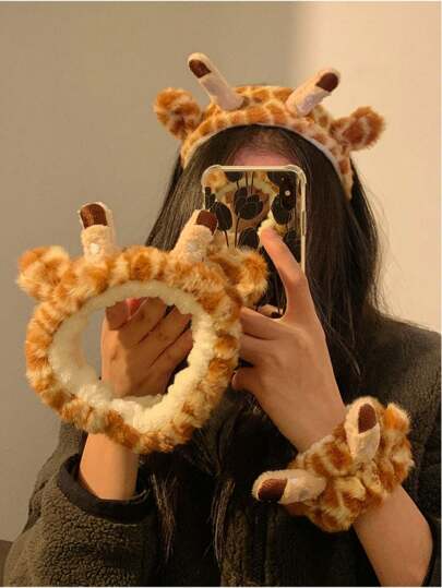 1 pezzo Fascia per capelli divertente e carina a forma di giraffa, accessorio per capelli in peluche, per il lavaggio del viso, cosplay e festival, turbante, fascia per sudore, articoli scolastici, college, fasce per capelli autunno inverno, accessori per capelli per donne, per outfit da vacanza, sciarpa elegante da donna