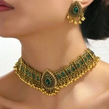 Conjunto Feminino de Jóias, Estilo Árabe, Liga de Zinco, Bronze Antigo, de Ponta em 2024. Este conjunto inclui 1 peça Colar Pingente em forma de gota de água banhado a ouro com design de franjas e incrustado de strass de vidro e 1 par Brincos de Estilo Boêmio Exclusivo. Uma escolha perfeita para presentes de feriado e uso diário.