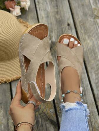 Women's New Summer Peep Toe Sandals, Thick Sole, Slip-On, Round Toe, Open-Toe, Waistline Design, Black And White Bic, Versatile, Beach Sandals That Can Be Worn Outside.