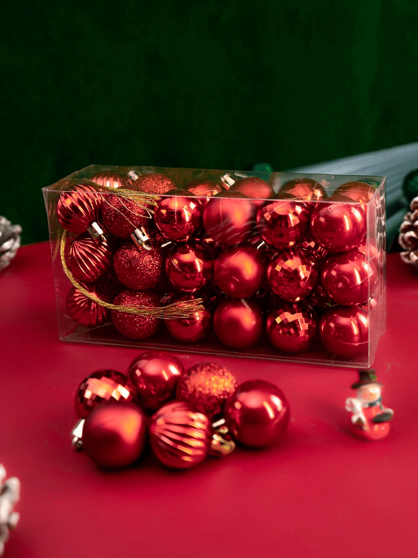 36pcs Christmas Party Plastic Hanging Decorations Including GiftBag