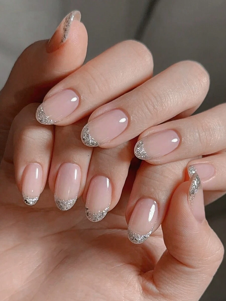 ¡Mejora tu apariencia al instante! Este set de 24 piezas de pegatinas de uñas francesas ovaladas cortas con brillo, hechas de material acrílico, incluye 1 pieza de gel de gelatina y 1 pieza de lima de uñas. Adecuado para mujeres y niñas para manualidades, se puede usar para el trabajo, el estudio y las fiestas. Uñas postizas - Ver 1