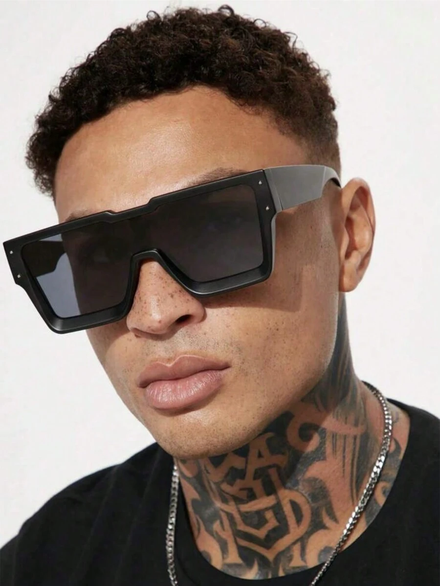 1 pièce Lunettes homme vintage au style sombre, monture carrée grand format européenne et américaine, au design personnalité clouté. Convient pour 1 pièce usage quotidien, les déplacements, les tenues de rue, les vacances, la rentrée scolaire. Accessoire de lunettes de soleil au style streetwear, s'accordant avec les pulls, vestes, sweats à capuche, pantalons et cargo pour l'été, les vacances, les sorties en extérieur et les voyages