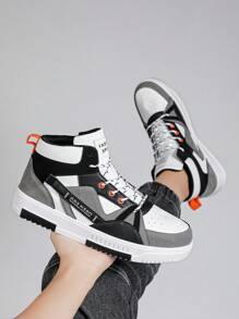 Heren sportschoenen met vetersluiting en contrasterende kleuren in sportstof, hoge buitensportschoenen