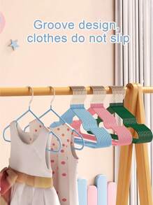 20 piezas de ganchos de ropa para niños y bebés de colores variados con revestimiento antideslizante, ganchos de ropa de acero inoxidable con diseño de arcoíris de dibujos animados que no dejan marcas - Percha antideslizante para ropa de bebé de plástico para niños - Ver 2