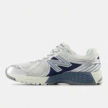 New Balance 860v2 - 海鹽與復古靛藍和北極灰 - 查看 4