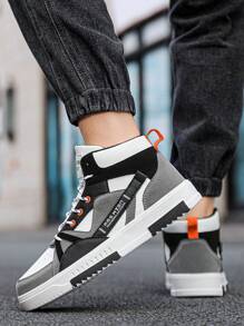 Heren sportschoenen met vetersluiting en contrasterende kleuren in sportstof, hoge buitensportschoenen