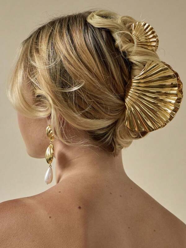 1 pieza Clip de metal con garra de concha brillante, Serie oceánica de verano 2024, Accesorio para el cabello con estilo de playa INS de concha y acero de titanio, Pasador para el cabello con forma de concha para peinados semi-recogidos, Accesorio de moda para el cabello con clip para la parte posterior de la cabeza, Clip, pinza y sujetador para el cabello para vacaciones y atuendos de mujer