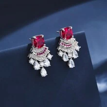 Exquisitos pendientes de rubíes cultivados en cobre rojo