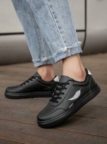 男士随机印花字母休闲滑板鞋，百搭街头风格，轻便舒适，适合步行