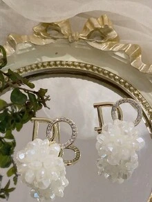 1 đôi Bông tai chữ kim loại sang trọng theo phong cách Pháp với những chiếc đinh tán bằng đá Cubic Zirconia pha lê nhân tạo và mặt dây chuyền quả cầu hoa màu trắng, món quà hoàn hảo cho vợ hoặc trang phục đi nghỉ - Vàng - Xem 3