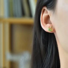 1 Paar elegante Ohrringe aus natürlichem Jade mit Goldauflage, allergiearme Ohrringe mit Smaragdauflage, natürliche Jade-Dekorationsohrringe, im retroeinfachen Stil, exquisiter Schmuck für Frauen, Jahrestag Geburtstag Muttertags Geschenk für Frauen Mutter Ehefrau, mit exquisiter Geschenkbox.