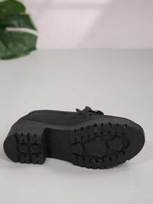 Zapatos Oxford de plataforma gruesa y tacón grueso para mujer, mocasines negros de punta cuadrada con decoración de cadena, zapatos informales cómodos - Negro - Ver 3