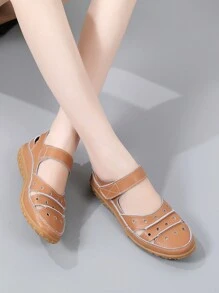 Women's Closed Toe Hollow Out Flat Sandals, Breathable Summer Shoes, 2024 New Arrivals, Comfortable Anti-Skid Soft Soled Lightweight Versatile Fashionable Footwear - Brown - View 3