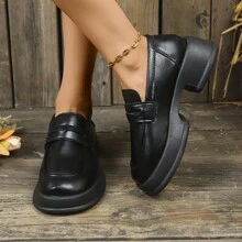 Zapatos de mocasines de moda para mujeres para el otoño