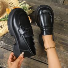 Zapatos de mocasines de moda para mujeres para el otoño