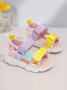 Un par de sandalias para niñas con suelas blandas, versátiles y ultraligeras. Nuevas sandalias antideslizantes para guardería y bebés del verano 2025