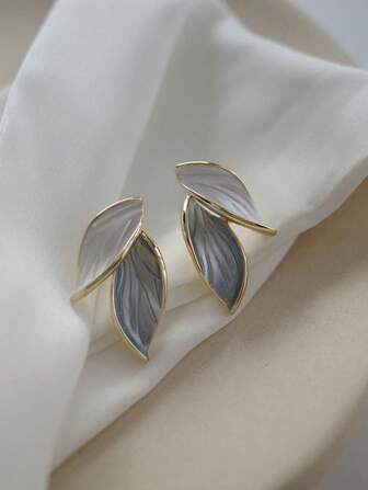 2pcs Personalized Simple & Delicate Leaf Stud Earrings For Women