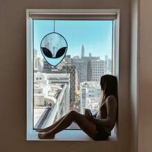 1入組藍色外星人懸掛裝飾品，外太空主題家居裝飾，生日派對裝飾，適用於窗戶的觀景器，適用於家庭花園庭院牆壁懸掛（包括安裝工具） - 藍色 - 查看 4