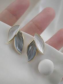 2pcs Personalized Simple & Delicate Leaf Stud Earrings For Women