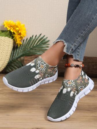 New Women's Knitted Sneakers, Soft Bottom Mesh Breathable Deodorizing Lightweight Low-Top Casual Fashionable Hollow Sports Shoes