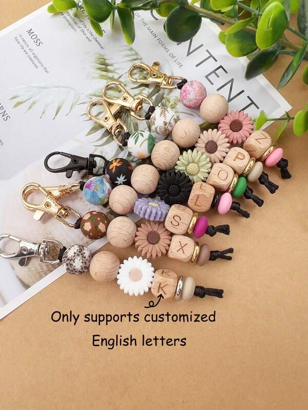 Chaveiro Personalizado com Contas de Madeira e Silicone em Forma de Margarida Floral Ditsy, Presente Personalizado, Pingente Anti-Perda Personalizado, Gravado, Durável, Inoxidável, Colorido, Fofo, Adorável, Engraçado, Kawaii, Y2K, Estiloso, Unissex, Casual, Personalizado, Único, Presente Ideal para Ele, Presente Ideal para Ela, Namorada, Namorado, Família, Amigos, Crianças, para Aniversários, Dia dos Namorados, Dia das Mães, Aniversário, Dia da Criança, Dia dos Pais, Formatura, Casamento, Inauguração