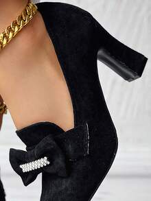 Damen schwarze High Heel Schuhe, mit Strass Schleife Dekor, Slip-On Pumps mit spitzer Zehenform, bequeme Schuhe für Lässig & Party - Schwarz - Übersicht 7