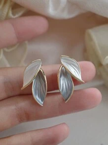 2pcs Personalized Simple & Delicate Leaf Stud Earrings For Women