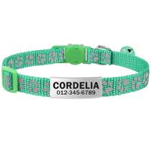 Coleira personalizada para gatos com placa de identificação em aço inoxidável, coleira ajustável de nylon com estampa de pata refletiva multicolorida, sino e pingente de identificação personalizado. Ornamental, gravada, em aço inoxidável, para gatos fofos, etiquetas personalizadas para gatos, coleira personalizada para gatos, coleiras personalizadas para cães, presentes ideais para ela, família, amigos, amantes de animais de estimação, para aniversários, para inauguração de casa. Ornamental, gravada, moderna, fofa, personalizada, para animais de estimação, para aniversários, coleiras, guias e peitorais personalizados para animais de estimação, local, vibrações de férias, inspiração para vida ao ar livre, design divertido para animais de estimação. - Multicolorido - Ver 16