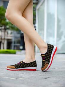 Women's Comfortable Walking Shoes, Breathable Soft Bottom Slip-On Loafers, Casual Outdoor Lightweight Flat Shoes - Black - View 4