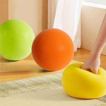 1个静音篮球，高弹实心泡沫球，无异味轻便足球，弹力球，柔软灵活，轻便易握，无涂层高密度泡沫球，无噪音运动球，训练球，击球球，敏捷躲避球，适合室内/室外篮球投篮、操场踢球、派对、教室和其他安静有趣的玩具