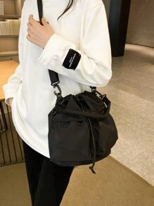 Túi xô dây rút mới, Túi đeo vai bằng vải nylon chống nước thích hợp, Túi thể thao cầm tay cá nhân hóa sức chứa lớn, Túi đeo chéo vai chống thấm nước và nhẹ, Túi xách nữ đơn giản, thời trang và giản dị - màu đen - Xem 3