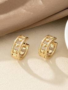 1 Pair European And American Style Hollow Heart-Shaped Earrings, Carved Heart Design, Sweet Creative Hoop Earrings, Finely Polished Ear Jewelry - Earrings - View 2