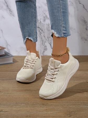 夏季女士休闲轻便舒适透气米色针织运动鞋搭配连帽衫