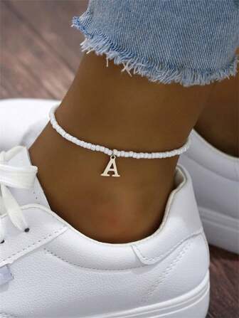 1pc Bohemian Style Stainless Steel Simple And Elegant Ladylike Style 26-Letter Pendant White Plastic Beaded Elastic Anklet, Summer Jewelry For Women's Ankle With First Letter Initial, Mother's Day Gift, Surprise Gift For Girlfriend