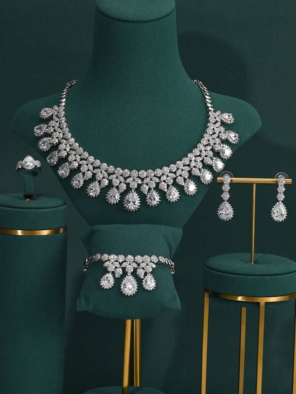 4 pièces/set bijoux de luxe à la mode avec zircone cubique AAA, parures avec pendentifs style goutte d'eau comprenant collier, bracelet, boucles d'oreilles, bague. Convient pour la décoration des fêtes et mariages des femmes. Cadeau parfait de la Saint-Valentin pour votre petite amie. Ensemble de bijoux haut de gamme.