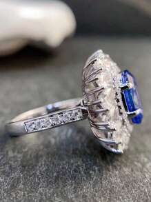 Phong cách thời trang Nhẫn Sapphire màu xanh lam thanh lịch bằng bạc 925, Thiết kế bốn ngạnh hình bầu dục, Khảm kim cương hình giọt nước sáng bóng. Thích hợp cho các quý cô dự tiệc tối, đám cưới sang trọng hoặc bất kỳ dịp nào khác. - Nhiều màu - Xem 2