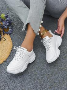 Zapatillas de estilo inglés blancas para mujeres con punta redonda, zapatos de los estudiantes de moda antideslizantes y transpirables con suela gruesa y diseño moderno, zapatillas cómodas y de moda para uso diario - Blanco - Ver 1