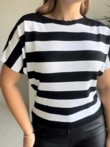 Women T-Shirts - 黑與白 - 查看 2