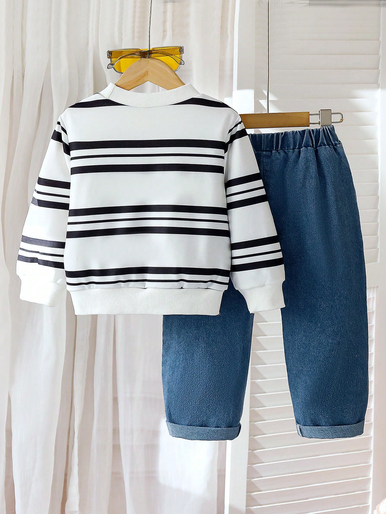 طقم بنطال جينز وبلوزة بأكمام طويلة مخطط للشباب 2 ق...