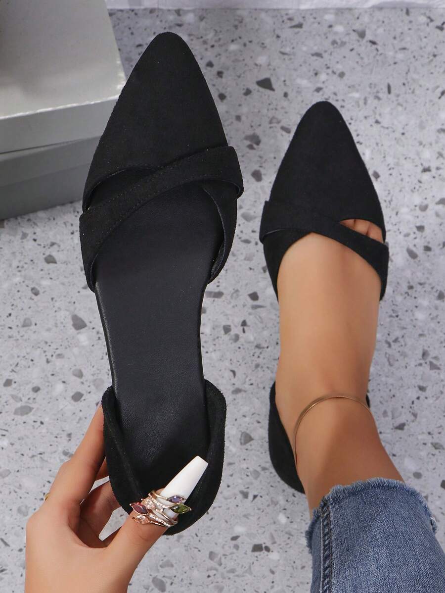 大尺碼女款新款夏季尖頭輕便防滑平底鞋