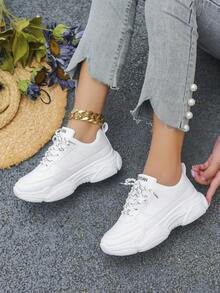 Zapatillas de estilo inglés blancas para mujeres con punta redonda, zapatos de los estudiantes de moda antideslizantes y transpirables con suela gruesa y diseño moderno, zapatillas cómodas y de moda para uso diario - Blanco - Ver 4