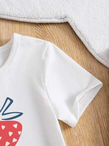 Conjunto de ropa casual para niña joven con camiseta de manga corta de verano con impresión de letras y fresa, y falda de mezclilla